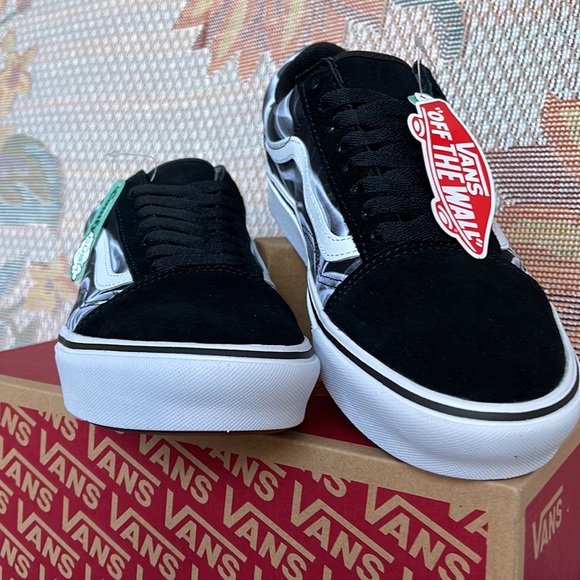 Vans WMNS Comfycush Old Skool 
After Dark Black/White
VN0A5DYCBZW
sneakers - Picture 7 of 16